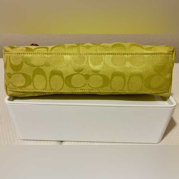 💛COACH🤍6371 Signature Vintage East West Hampton Demi Bag
Baguette Shoulder Bag - Picture 5 of 11